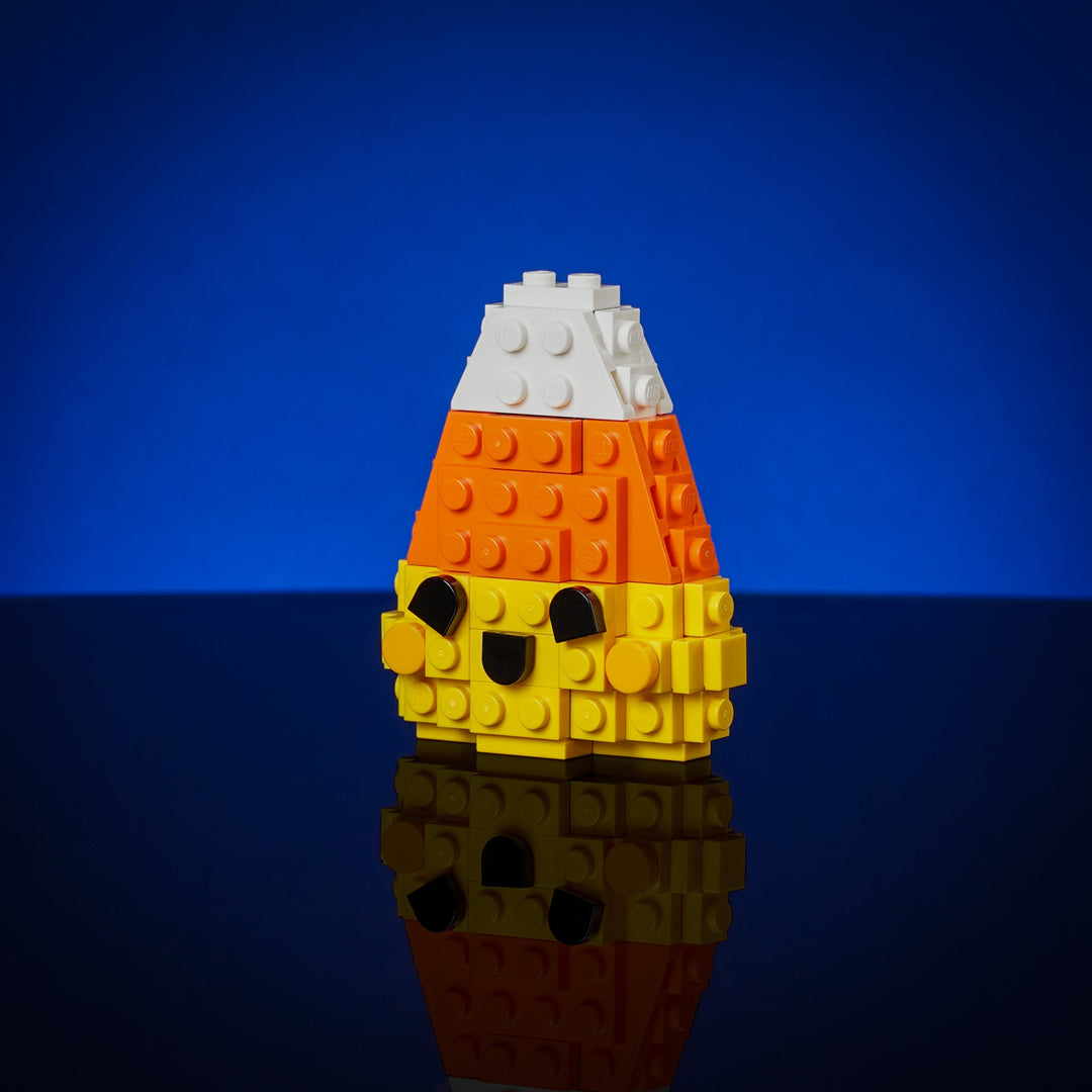 Candy Corn de Bricker Builds hecho con ladrillos LEGO