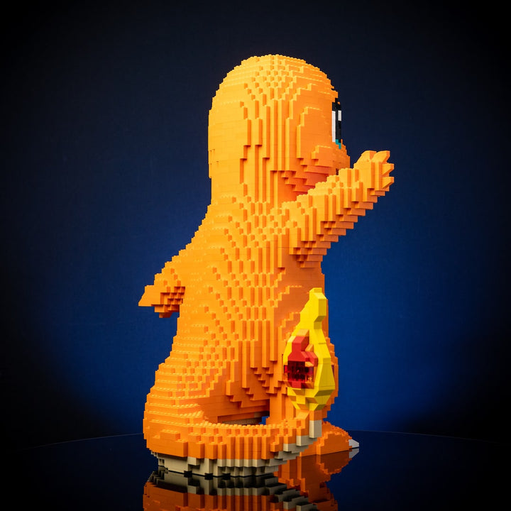 Escultura em tamanho real de lagarto de fogo
