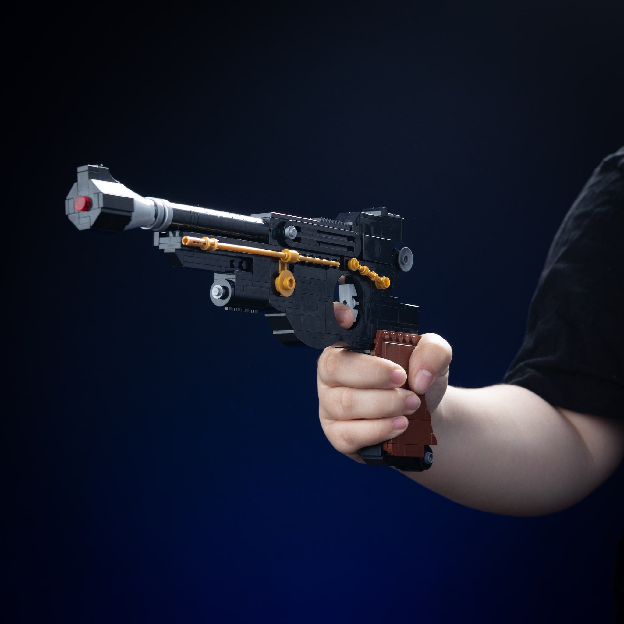スター・ウォーズ　ピストル　Star Wars Mando Pistol Mando's Pistol Life-Sized Replica | Build it Yourself in LEGO®