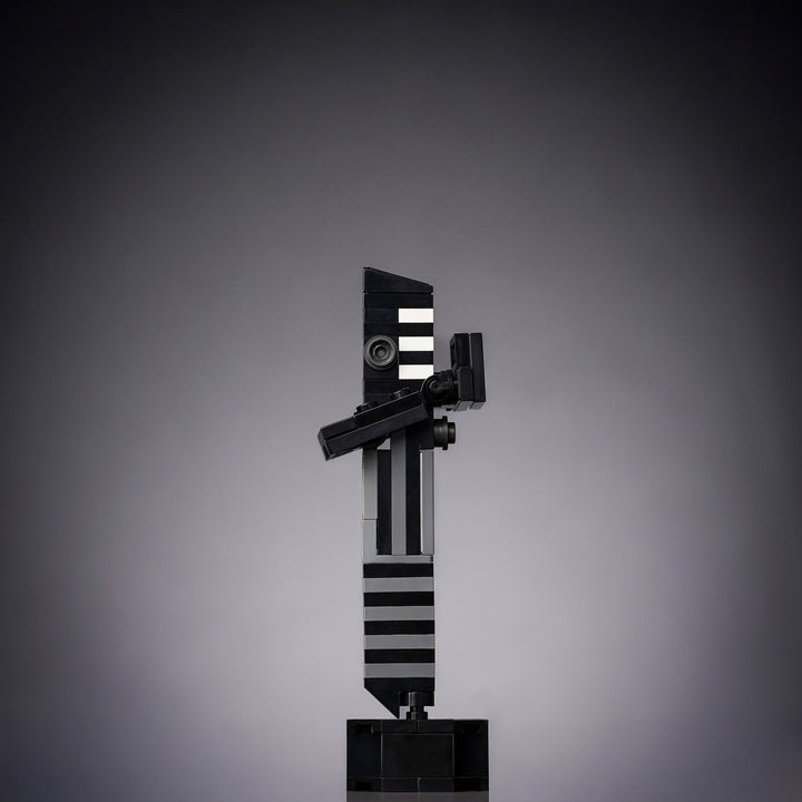 [Exclusive] Mini Black Saber - Bricker Builds