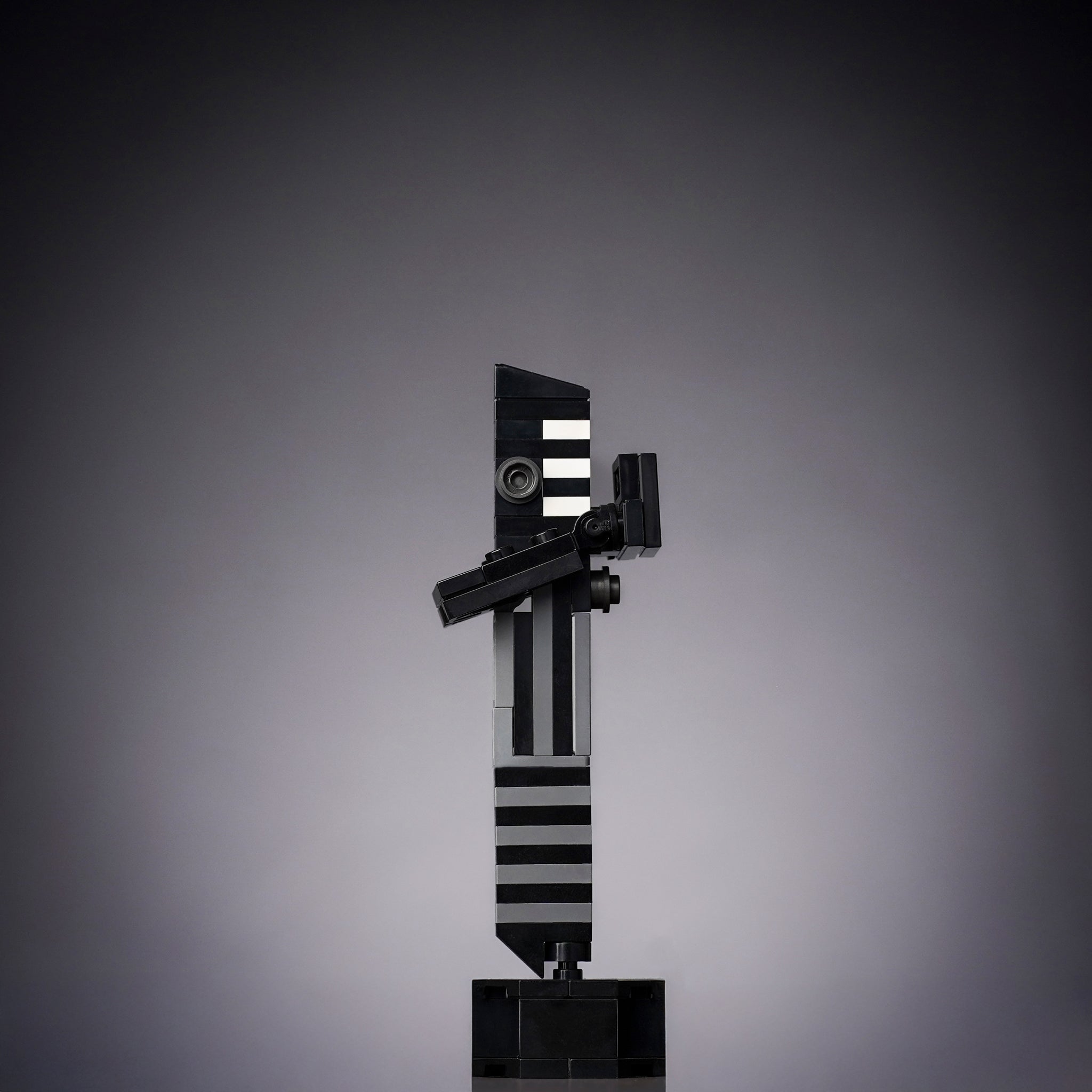 [Exclusive] Mini Black Saber - Bricker Builds