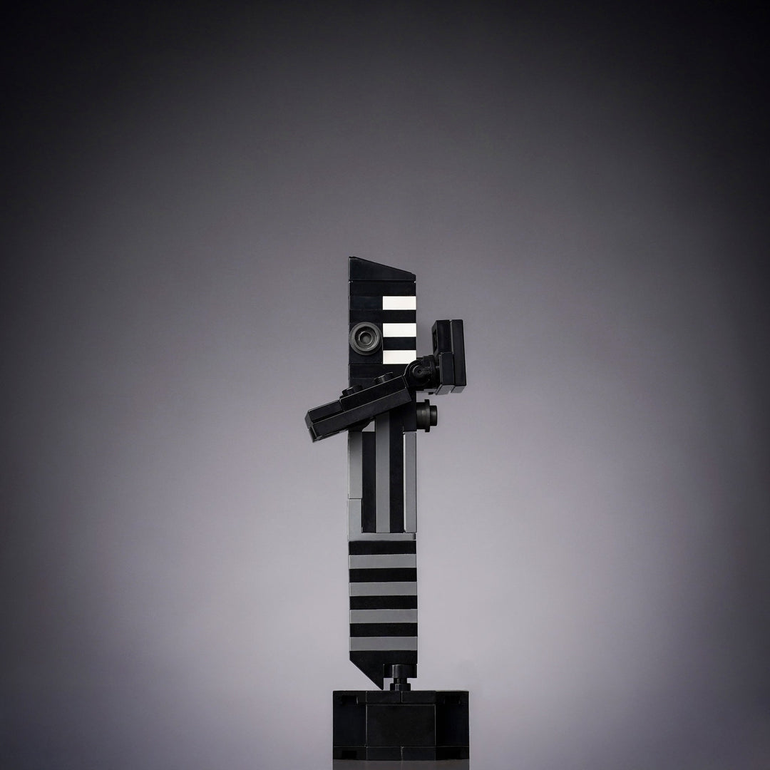[Exclusive] Mini Black Saber - Bricker Builds