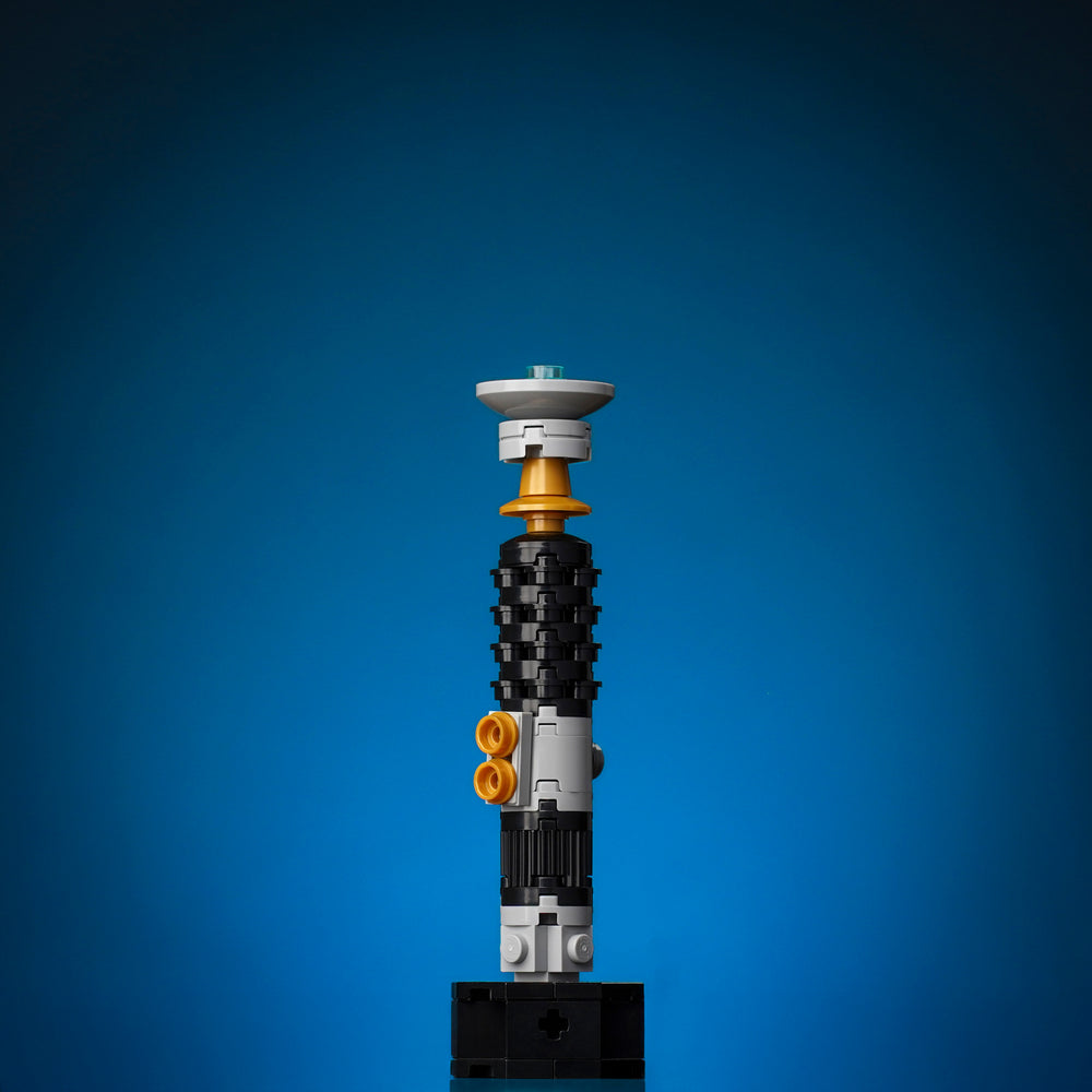 [Exclusive] Mini Kenobi's Saber - Bricker Builds