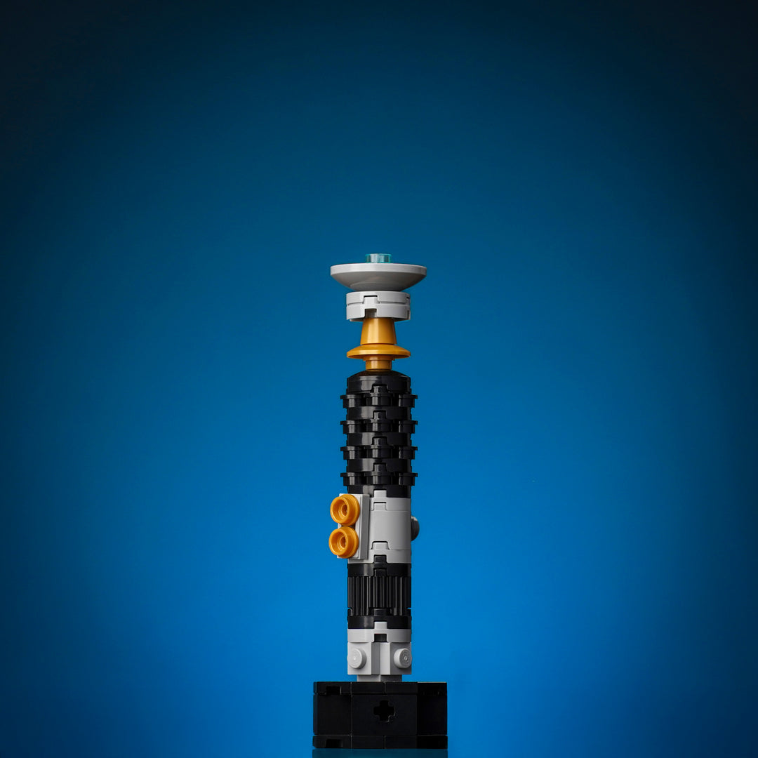 [Exclusive] Mini Kenobi's Saber - Bricker Builds