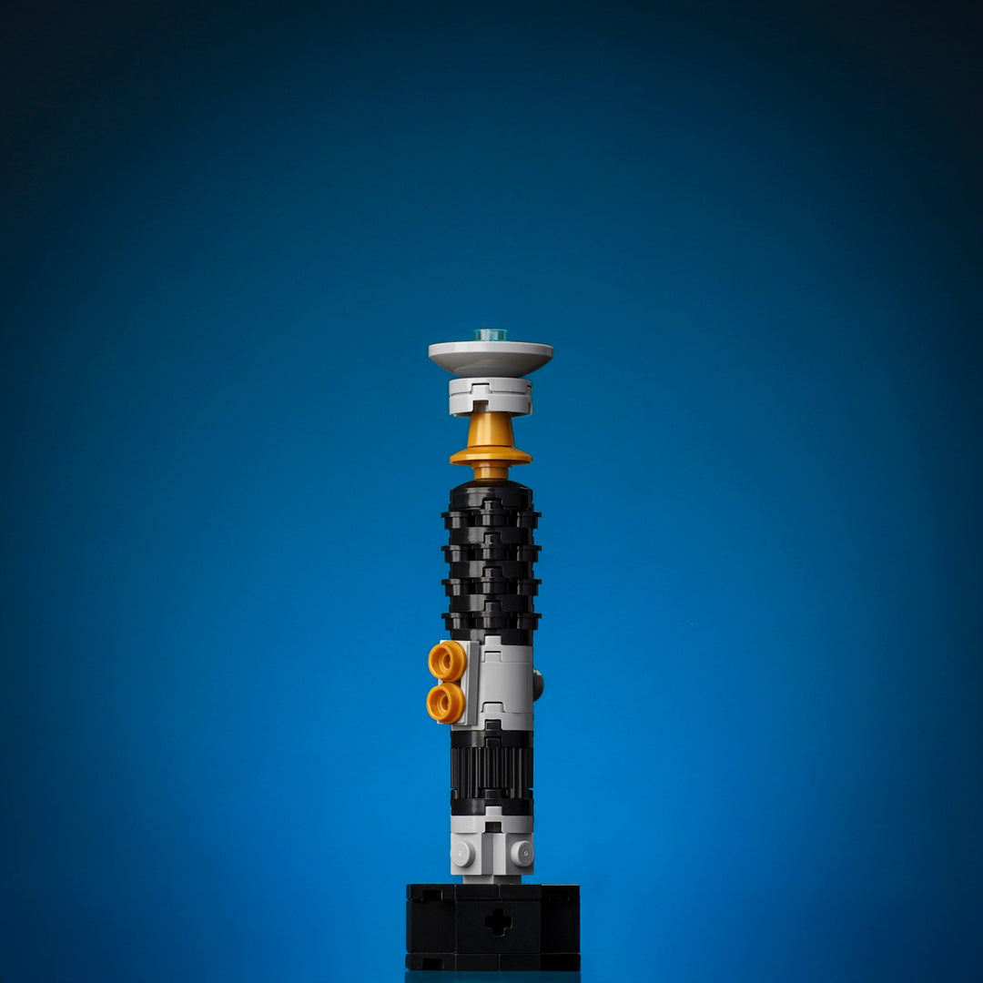 [Exclusive] Mini Kenobi's Saber - Bricker Builds
