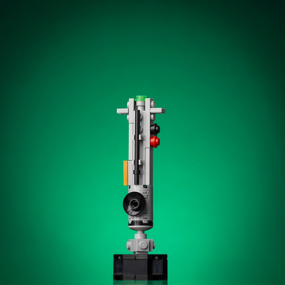 [Exclusive] Mini Padawan Tano's Saber - Bricker Builds