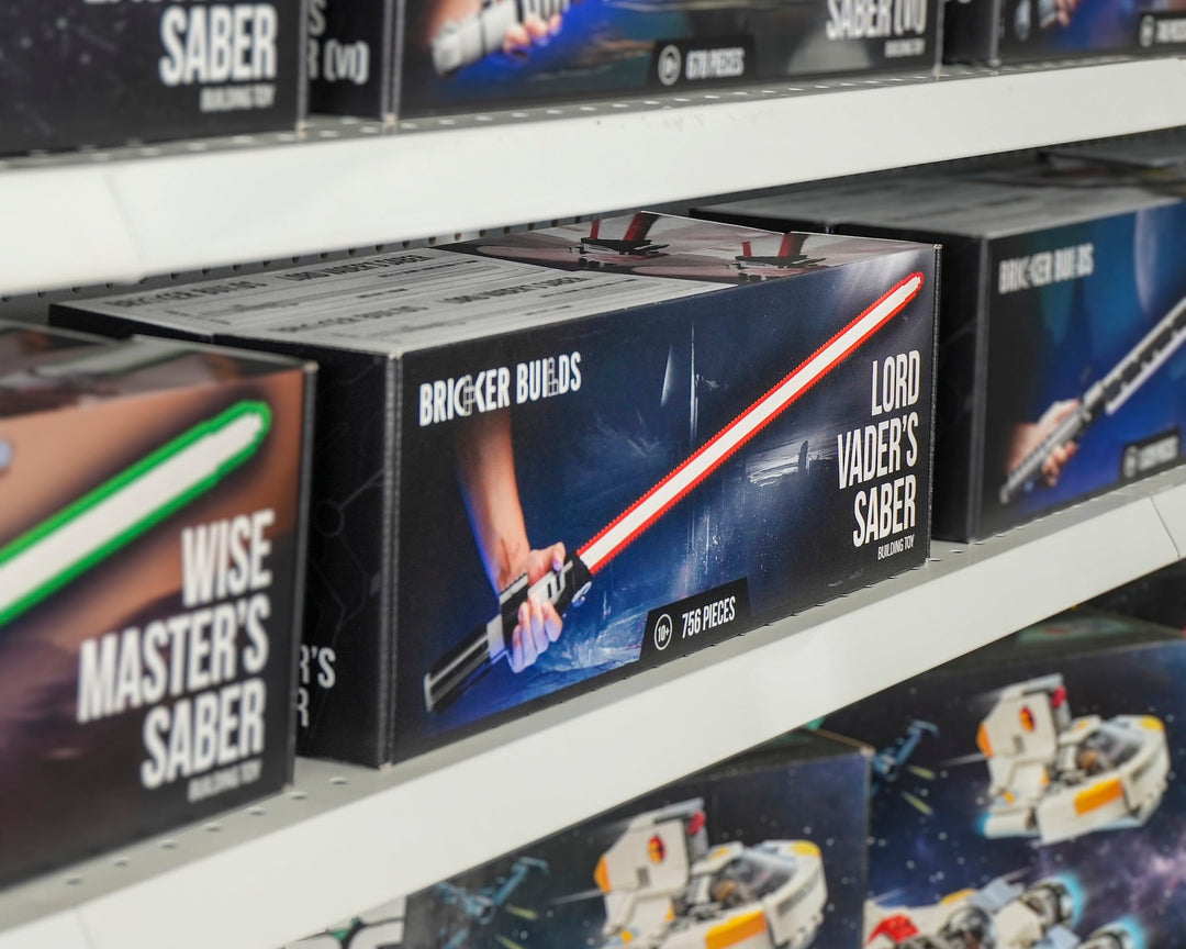 Sabres noirs Bricker Builds Vader Wise Master sur étagère, emballage de boîte en gros