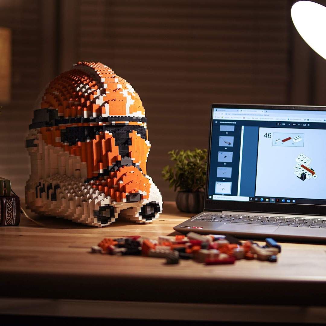 332nd Trooper Life-Sized Helmet (instructions) in LEGO® bricks - Bricker Builds™