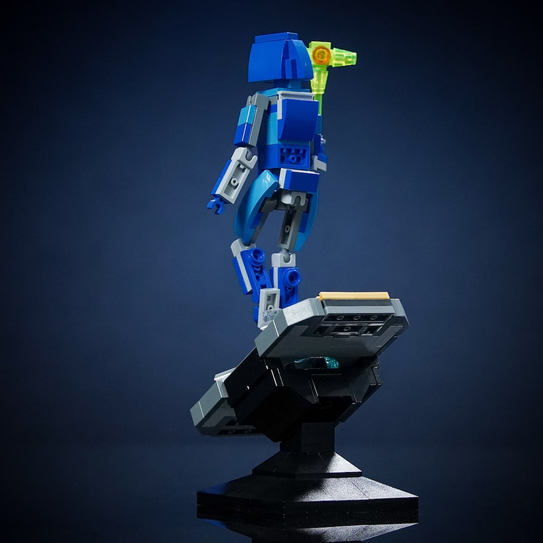 Spartan 117 Companion on Data Crystal Chip built with LEGO® bricks - by Bricker Builds