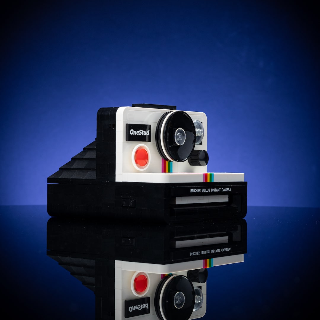 Build Your Own Vintage Camera with LEGO's Retro Camera Creator Set