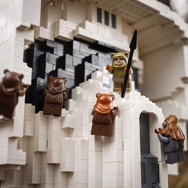 Scout Trooper Life-Sized Helmet (instructions) in LEGO bricks - Bricker Builds