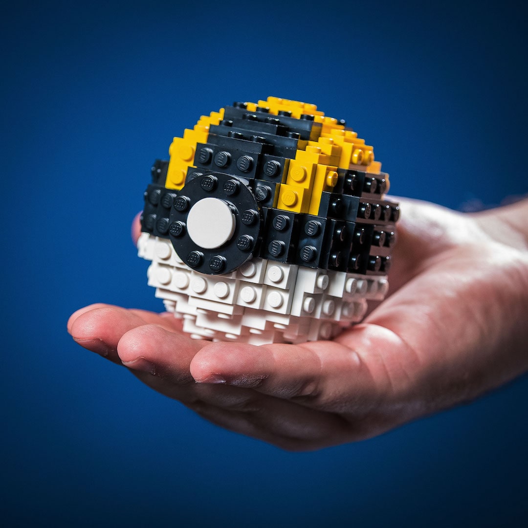 How to make a Lego Pokeball 