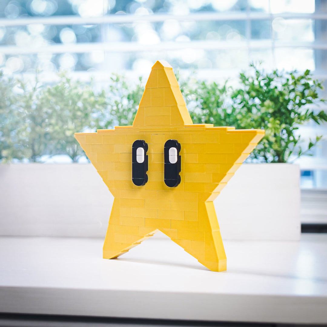 Escultura de tamaño natural de estrella amarilla